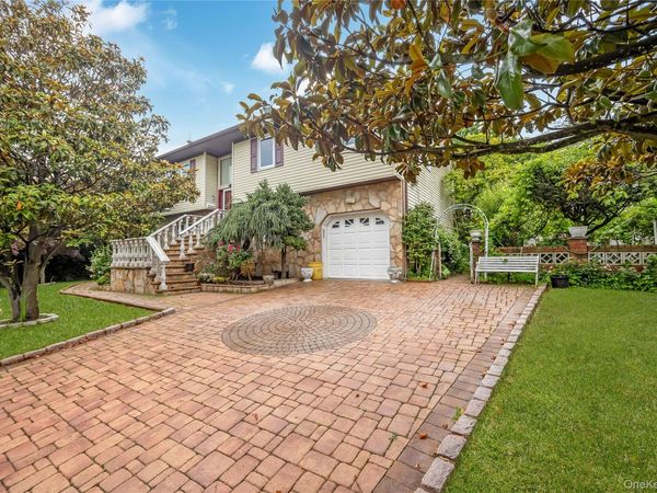 26 Block Terrace , Farmingdale, NY 11735