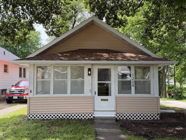 1204 Clinton Avenue, Des Moines, IA 50313