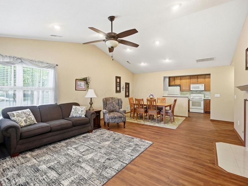 5382 Knotting Woods Drive , Westerville, OH 43081 Photo 3