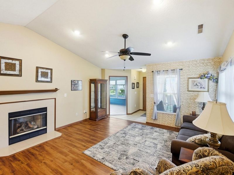5382 Knotting Woods Drive , Westerville, OH 43081 Photo 8