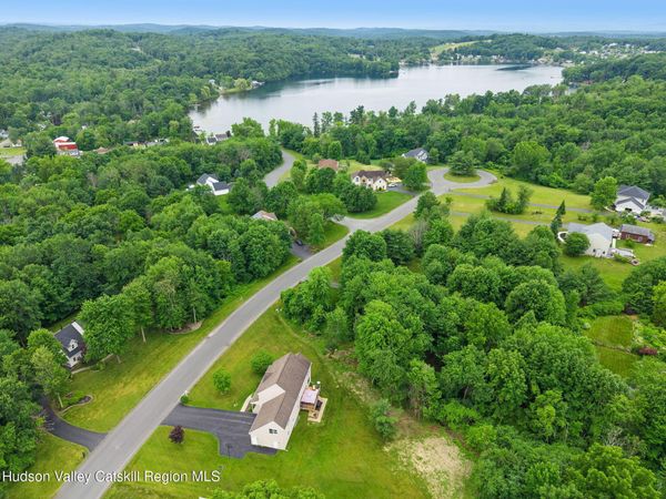 9 Thomas Drive, Wynantskill, NY 12198
