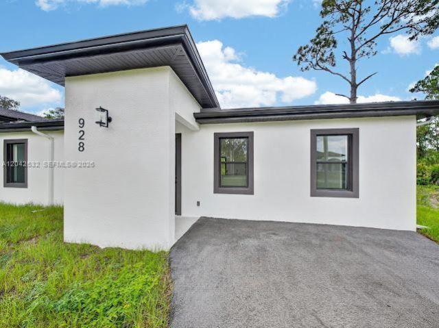 928-930 Hepburn Ave, Lehigh Acres, FL 33974 Photo