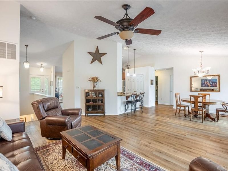 155 Keevers Point, Springboro, OH 45066 Photo 3
