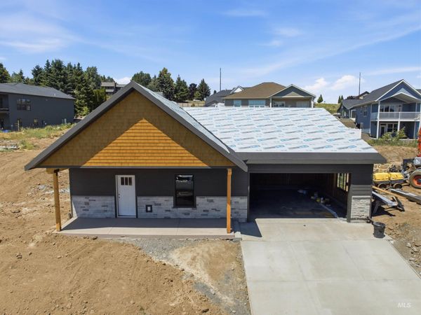 2824 Cyprus Court, Moscow, ID 83843