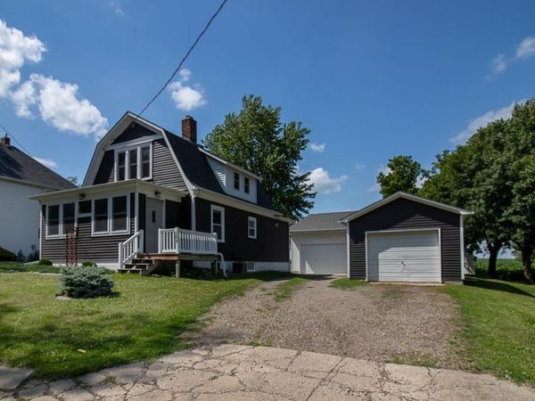 103 E 4th Street, Hanska, MN 56041