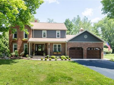 110 Curley Drive , Orchard Park, NY 14127