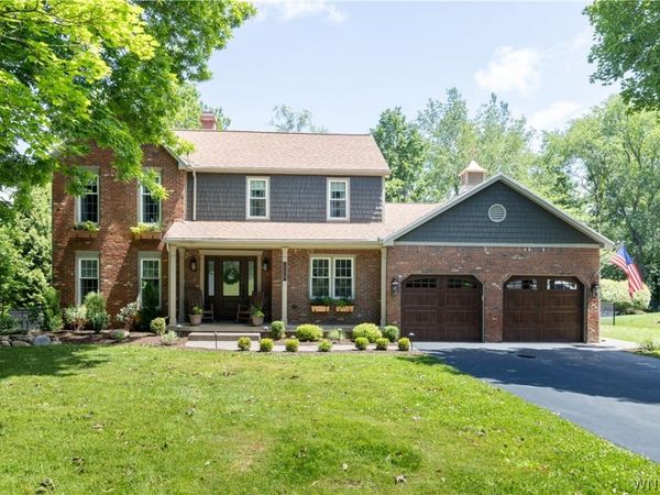 110 Curley Drive , Orchard Park, NY 14127