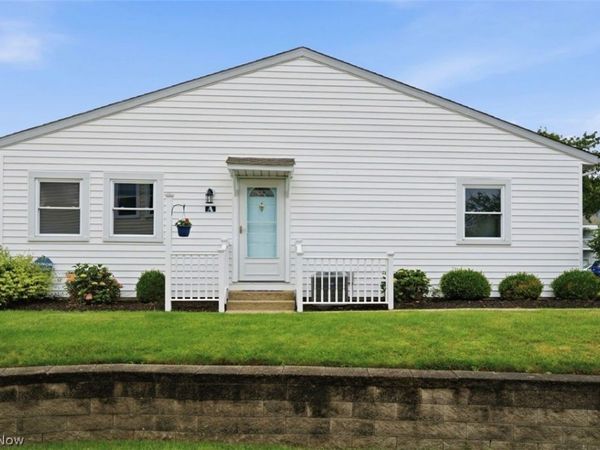 2549 Royal County Down #15A , Uniontown, OH 44685