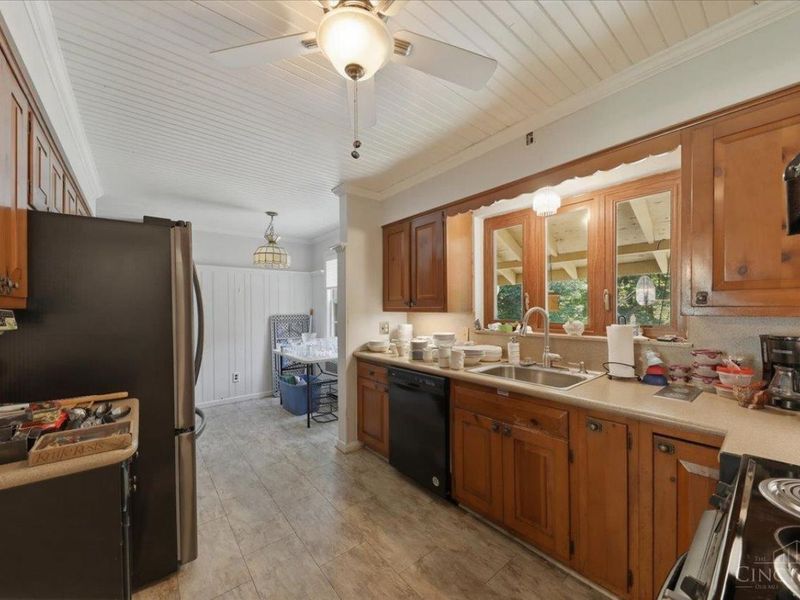 525 Overhill Lane, Delhi Twp, OH 45238 Photo 9