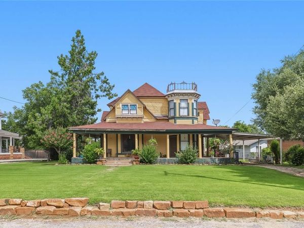 607 Coggin Avenue, Brownwood, TX 76801