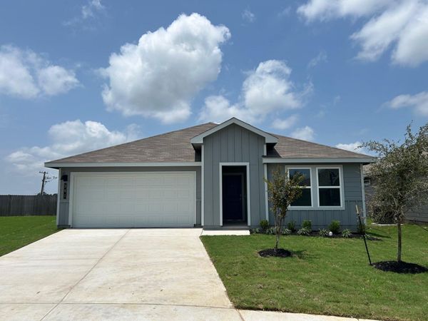 301 Doss DR, Rockdale, TX 76567