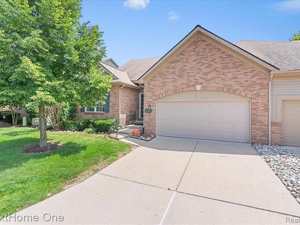 245 Winslow Circle, Commerce Twp, MI 48390