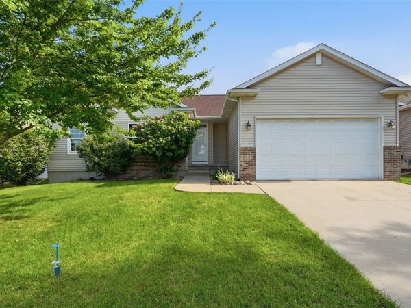 1623 Wolf Drive NW, Cedar Rapids, IA 52405
