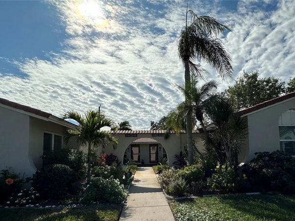 2105 PUEBLO CIRCLE , Unit V2, SARASOTA, FL 34231