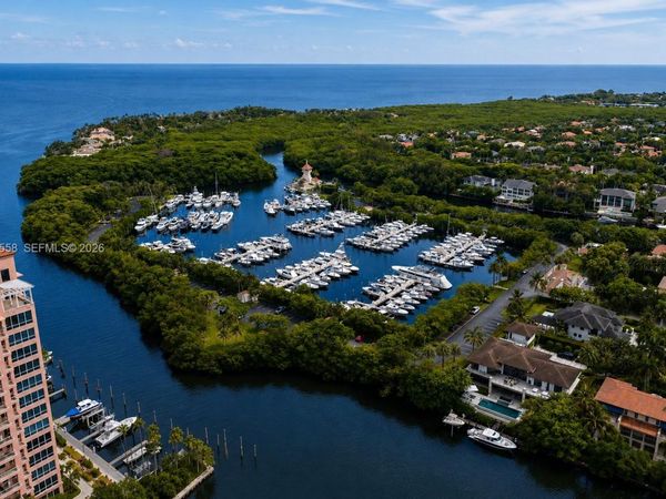 35 Edgewater Dr , Unit 107, Coral Gables, FL 33133