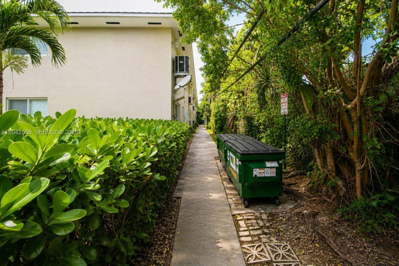 35 Edgewater Dr , Unit 107, Coral Gables, FL 33133 Photo