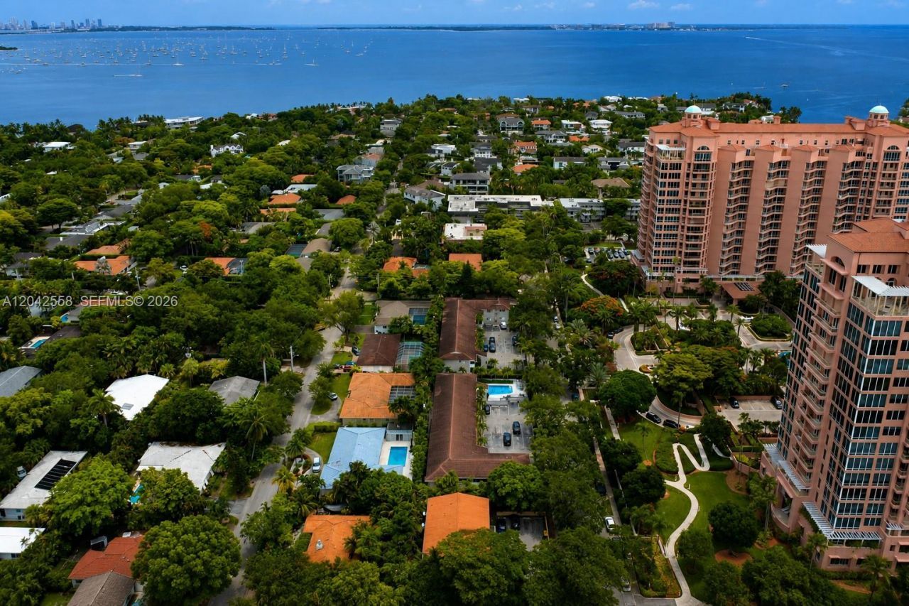 35 Edgewater Dr , Unit 107, Coral Gables, FL 33133 Photo