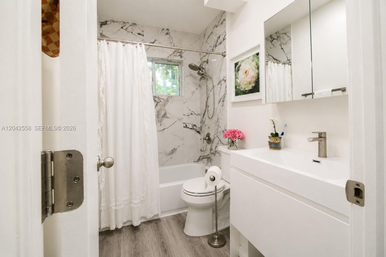 35 Edgewater Dr , Unit 107, Coral Gables, FL 33133 Photo