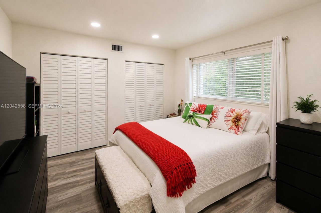 35 Edgewater Dr , Unit 107, Coral Gables, FL 33133 Photo