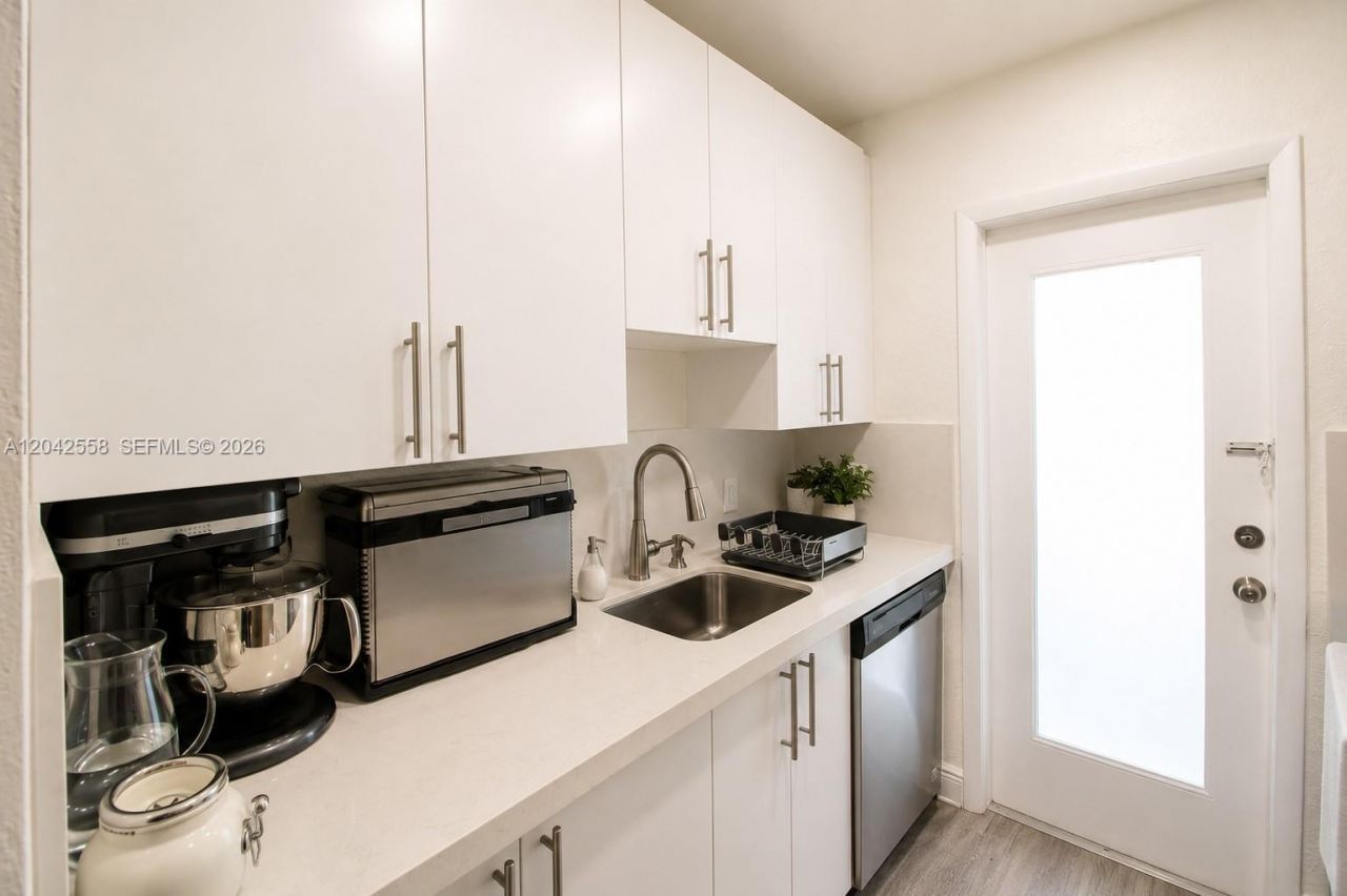 35 Edgewater Dr , Unit 107, Coral Gables, FL 33133 Photo