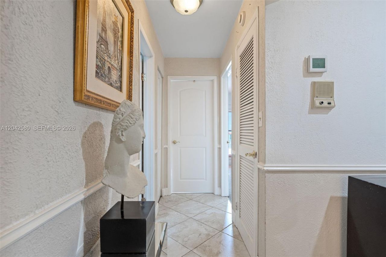 18805 W Lake Dr, Unit 18805, Hialeah, FL 33015 Photo