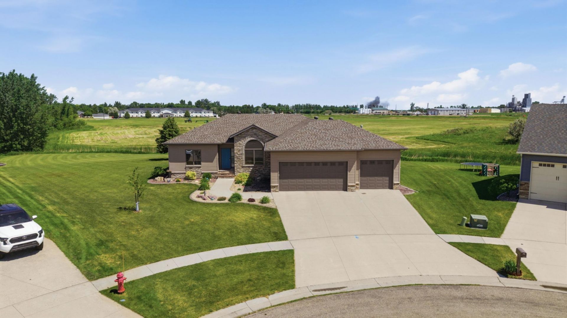 501 Willow Bend Circle, Casselton, ND 58012 Main Photo