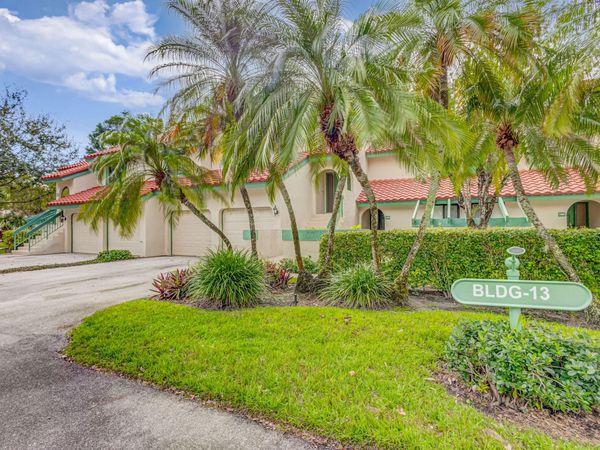 13 Lexington Lane E, Unit F, Palm Beach Gardens, FL 33418