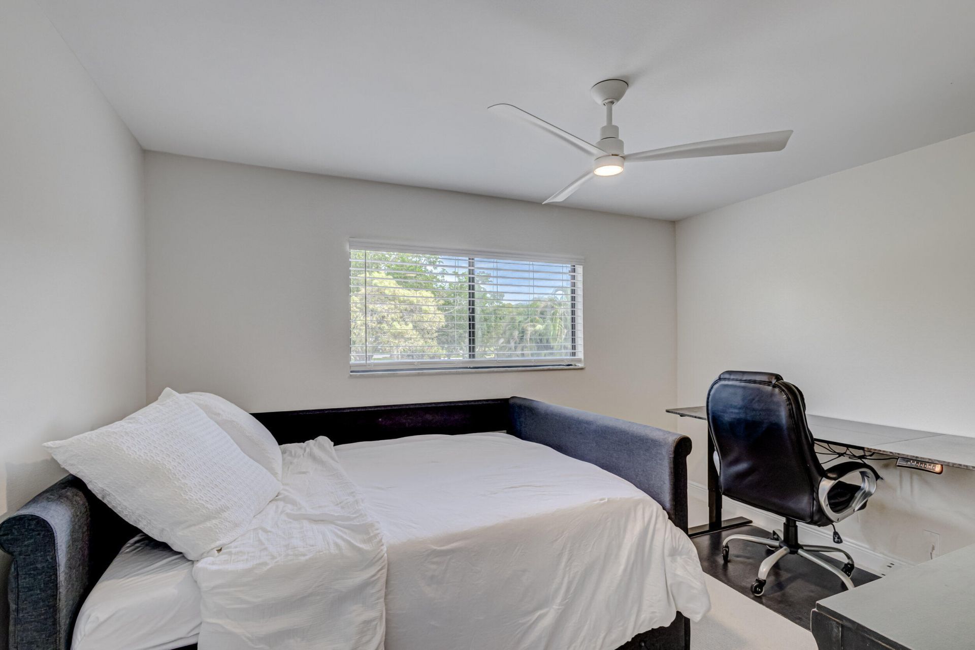 13 Lexington Lane E, Unit F, Palm Beach Gardens, FL 33418 Photo