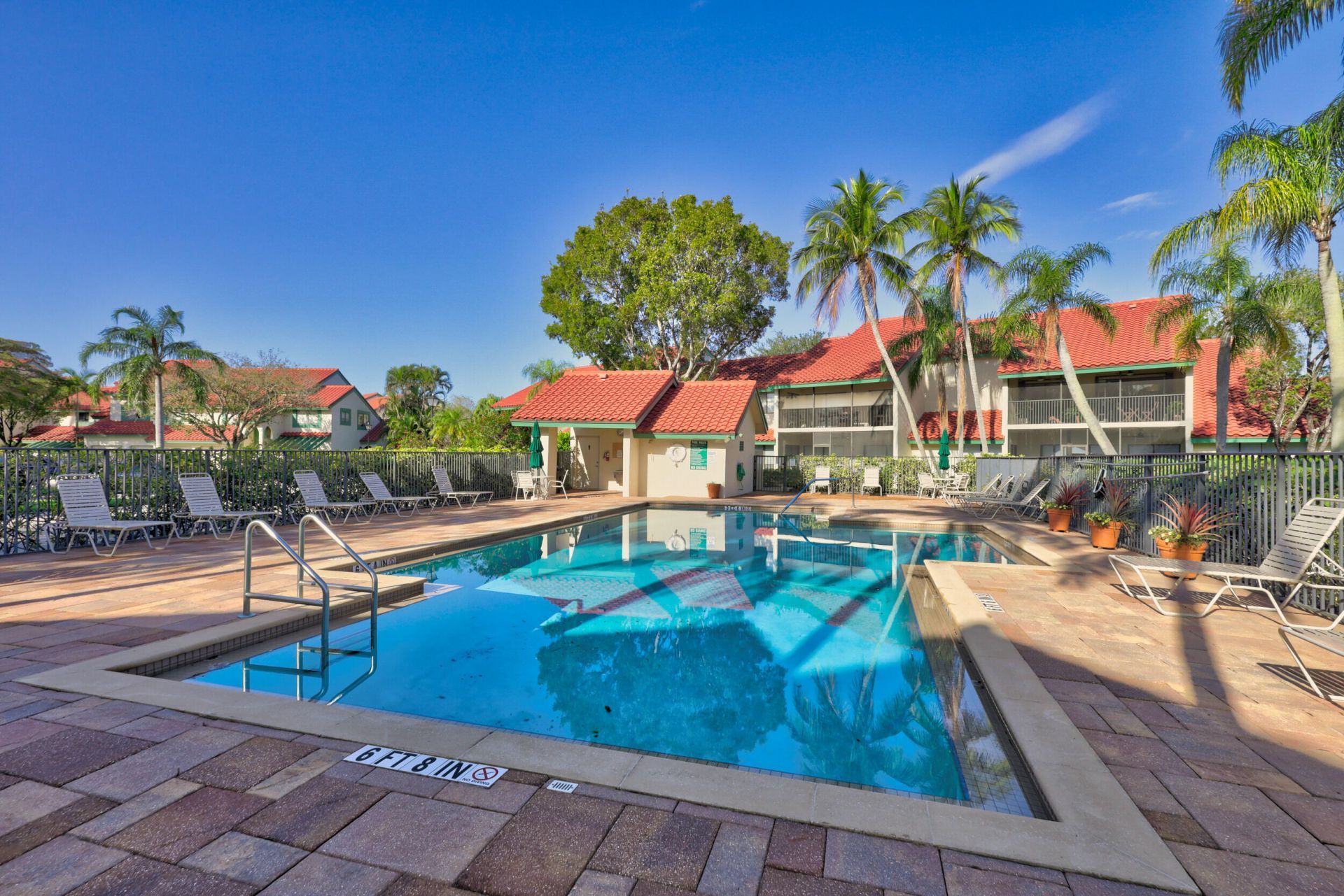 13 Lexington Lane E, Unit F, Palm Beach Gardens, FL 33418 Photo