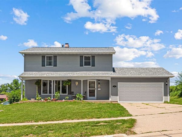 2620 Brookland Drive NE, Cedar Rapids, IA 52402