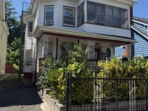 221 N Center St, Orange, NJ 07050