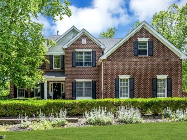 8 Steeplechase Ln, Franklin, NJ 08802
