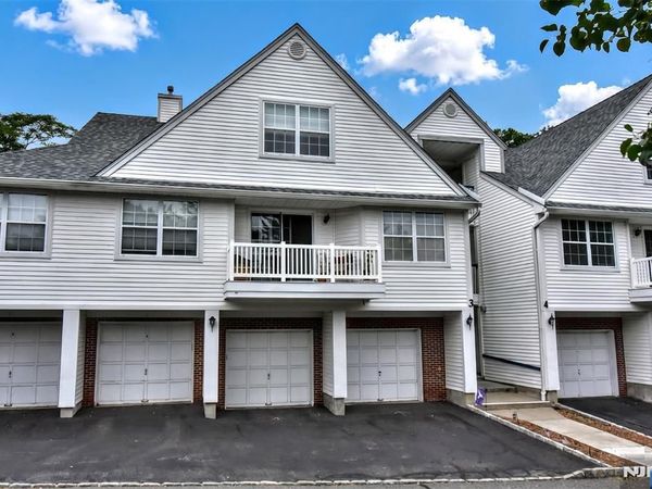 3-1 Vernon Court, WALDWICK, NJ 07463