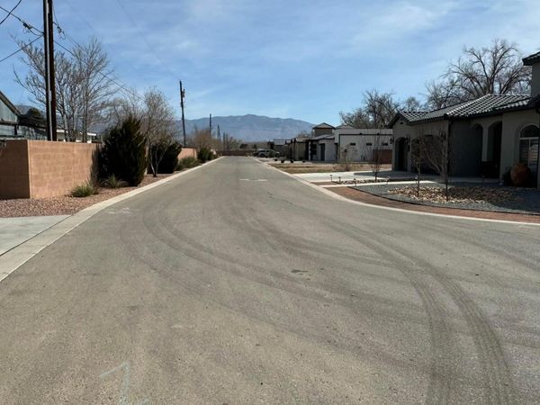 253 Valle Encantado Drive NW, Albuquerque, NM 87107