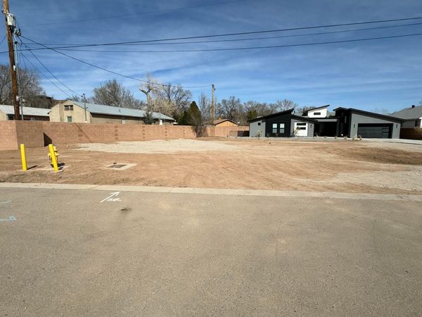 253 Valle Encantado Drive NW, Albuquerque, NM 87107