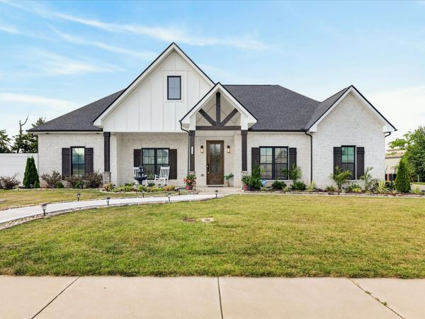 348 Ellington Dr, Clarksville, TN 37043