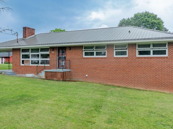 556 East Morgan Street, Church Hill, TN 37642