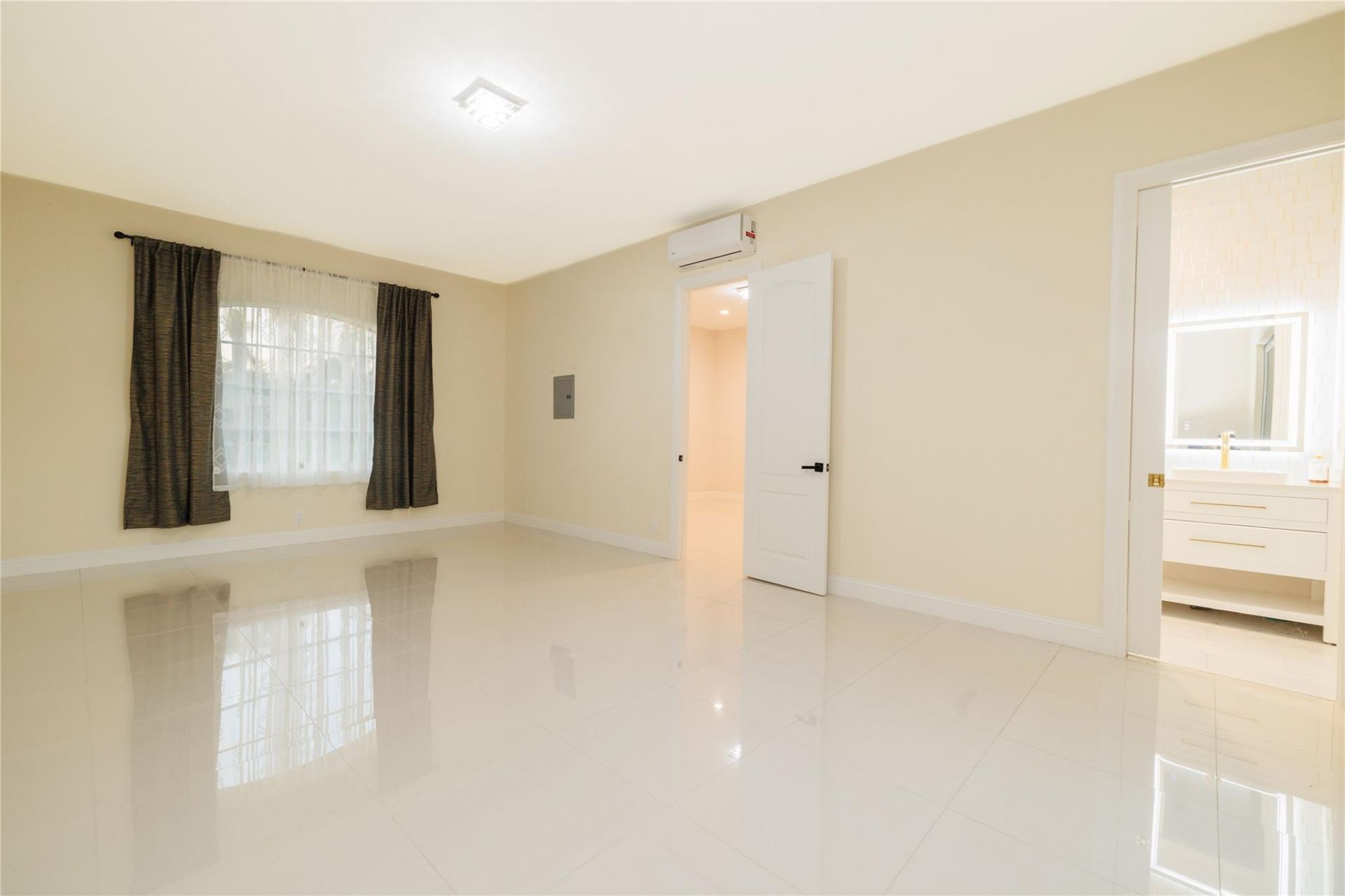 5660 Lago Del Sol Drive, Lake Worth, FL 33449 Photo