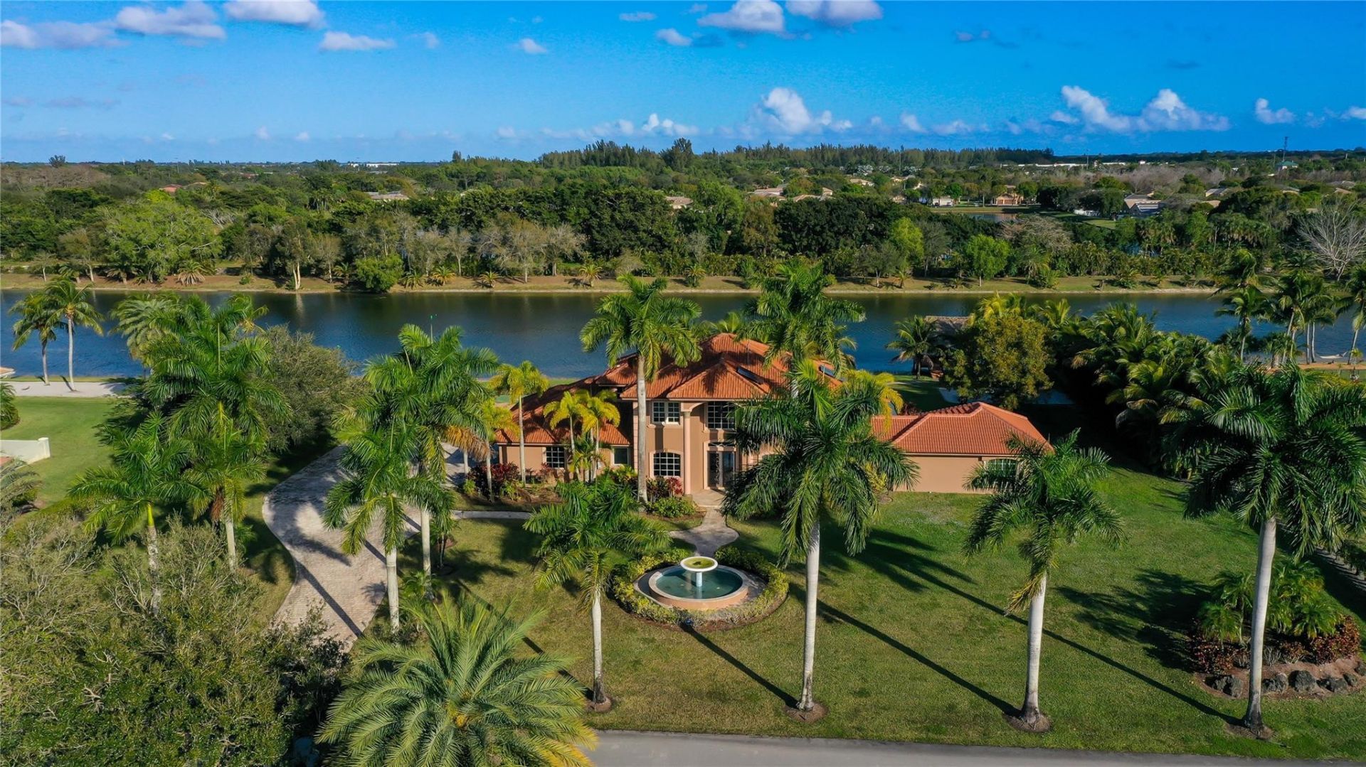 5660 Lago Del Sol Drive, Lake Worth, FL 33449 Photo