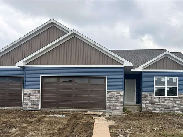 1095 Berkshire Lane, North Liberty, IA 52317