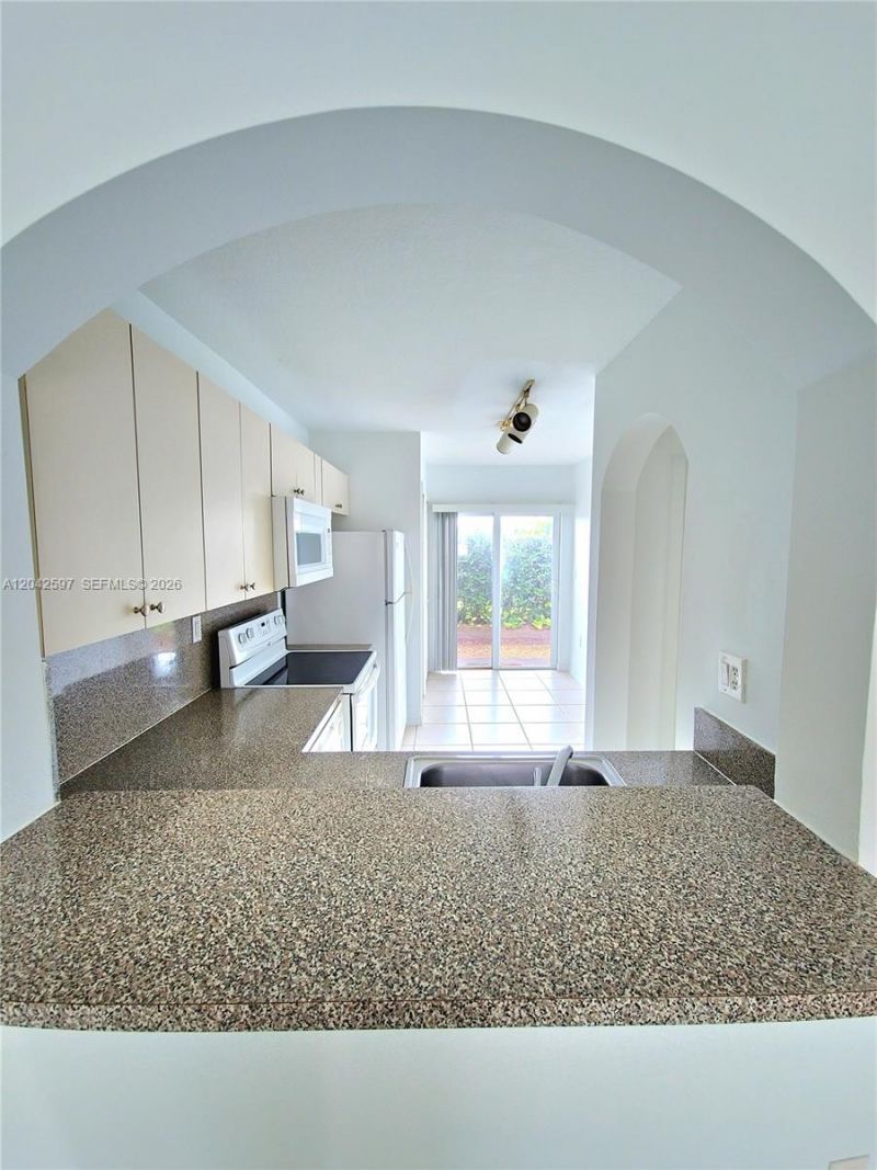 940 NE 33rd Ter, Unit 102, Homestead, FL 33033 Photo