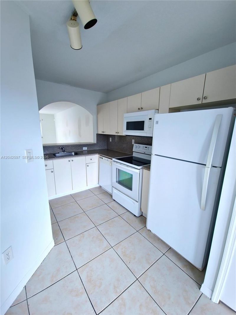 940 NE 33rd Ter, Unit 102, Homestead, FL 33033 Photo