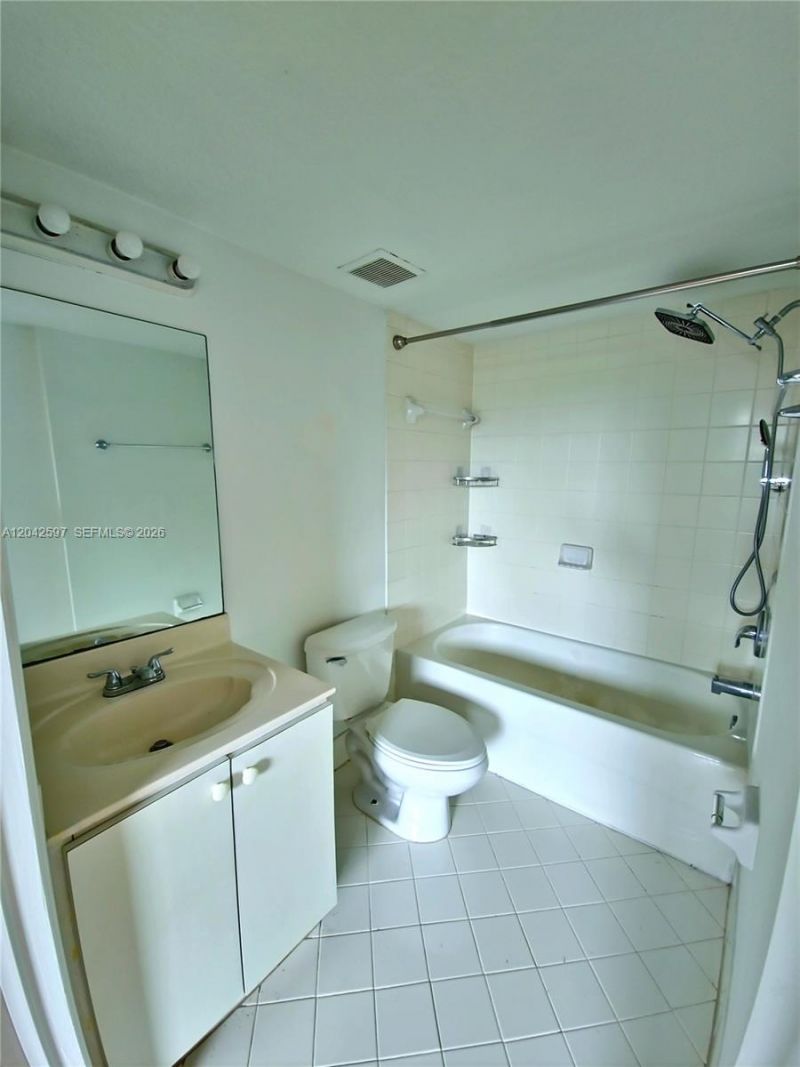 940 NE 33rd Ter, Unit 102, Homestead, FL 33033 Photo