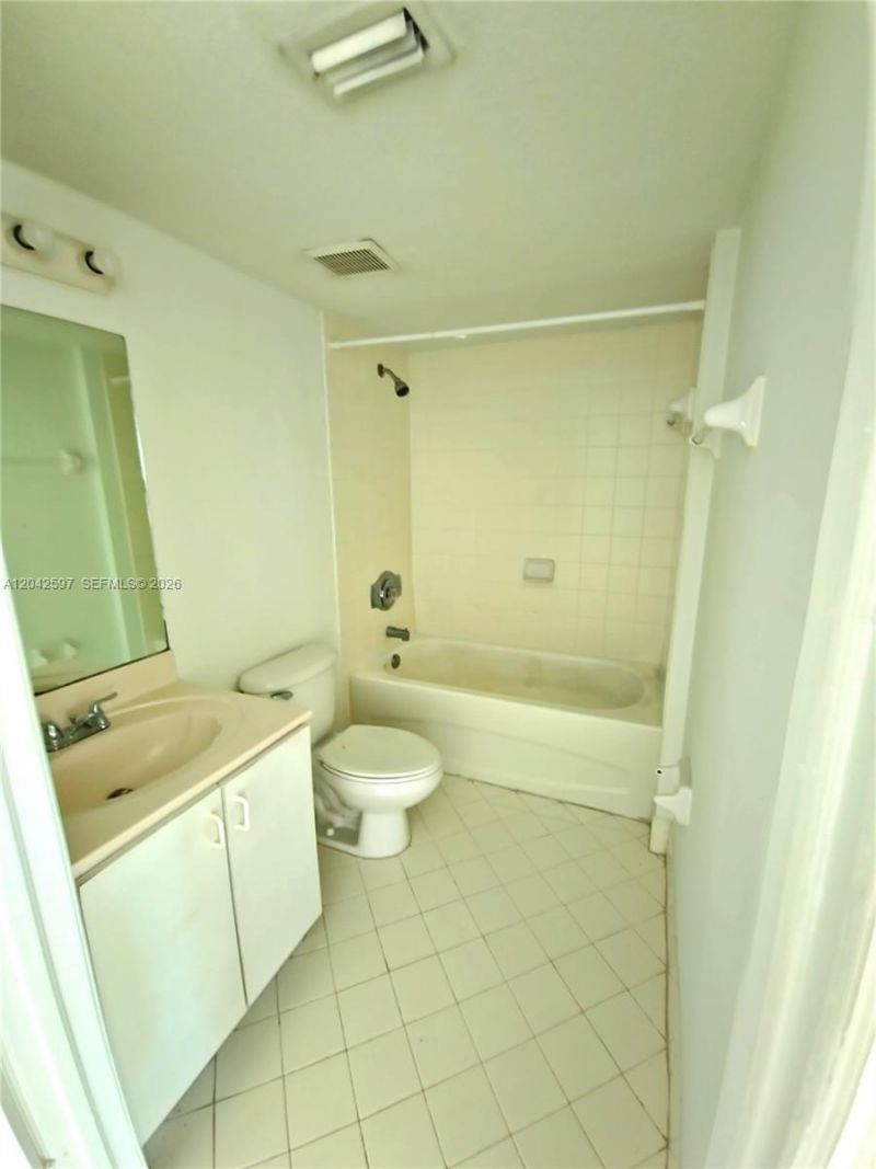 940 NE 33rd Ter, Unit 102, Homestead, FL 33033 Photo