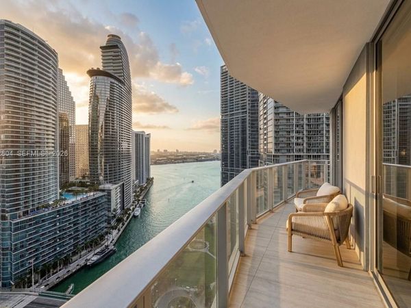 77 SE 5th ST, Unit 3001, Miami, FL 33131