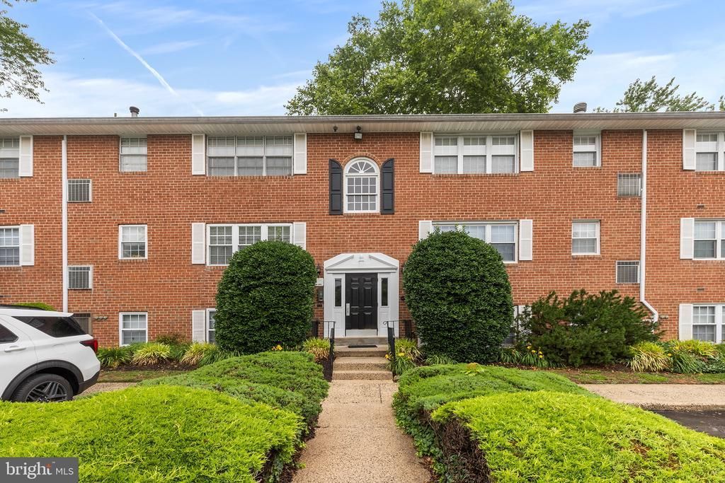 800 SOUTH AVENUE , SECANE, PA 19018