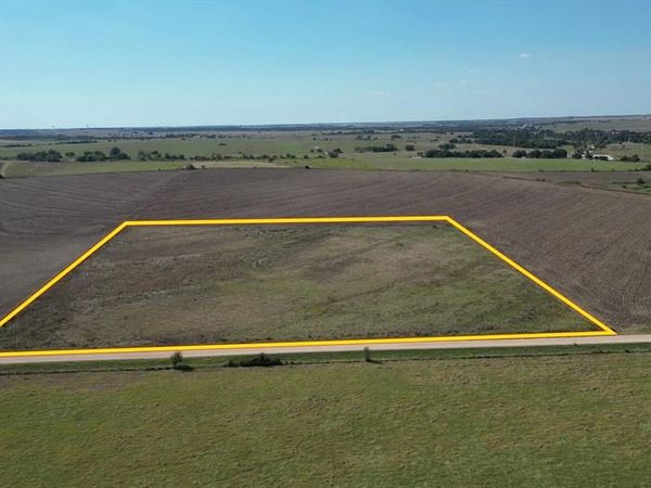 3809 County Road 384 , Bartlett, TX 76511