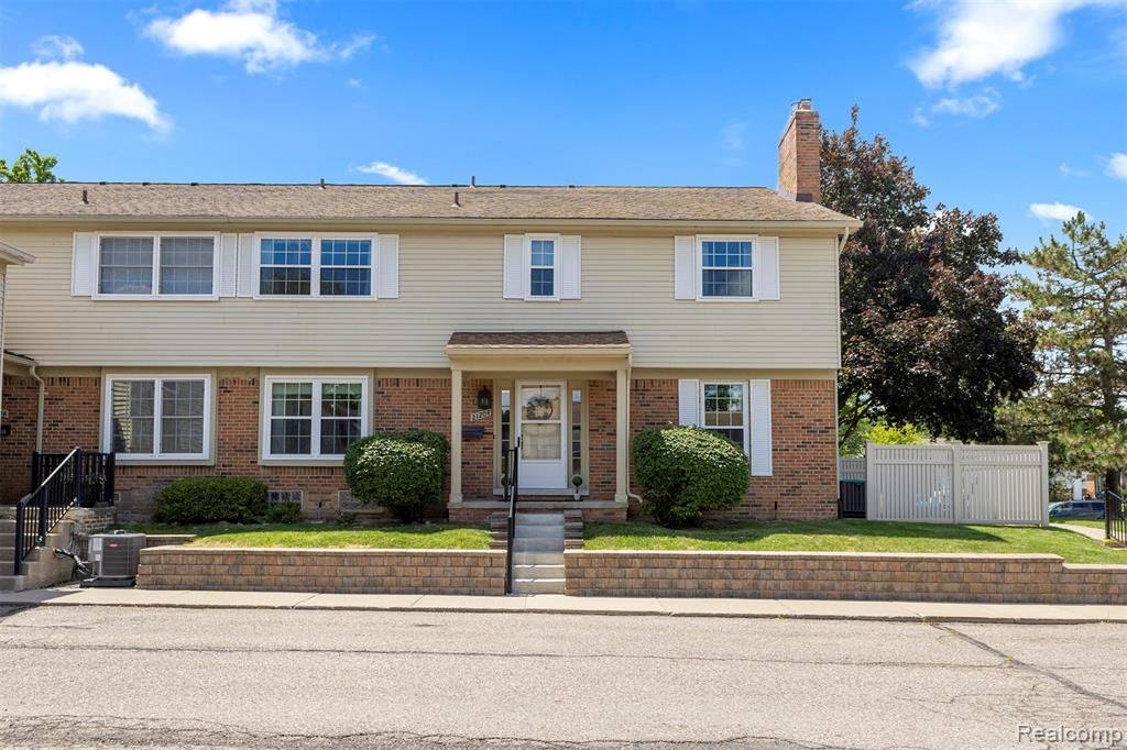21204 W Glen Haven Circle, Novi, MI 48167 Main Photo