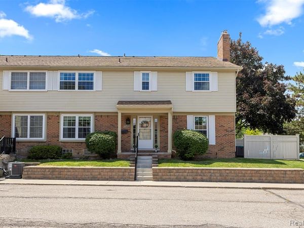 21204 W Glen Haven Circle, Novi, MI 48167