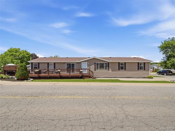 9695 Bloomsbury Circle , Salem Twp, MI 48167